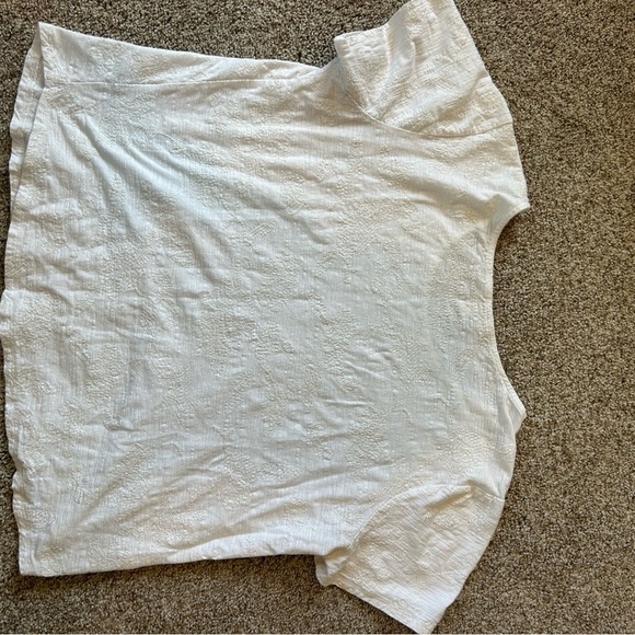 ADiva white embroidered short sleeve crewneck. Classic white T with a flare. XL - Picture 5 of 11